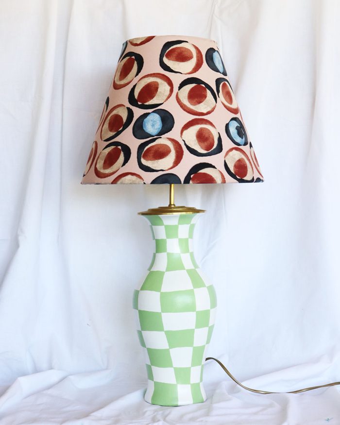 je suis flore, lamp, handgemaakte lamp, handbeschilderde lamp, unieke lamp, checkered lamp, checkerboard lamp, checkered print, checkerboard print